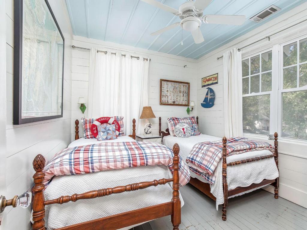 Breeze Inn Tybee Island Екстер'єр фото